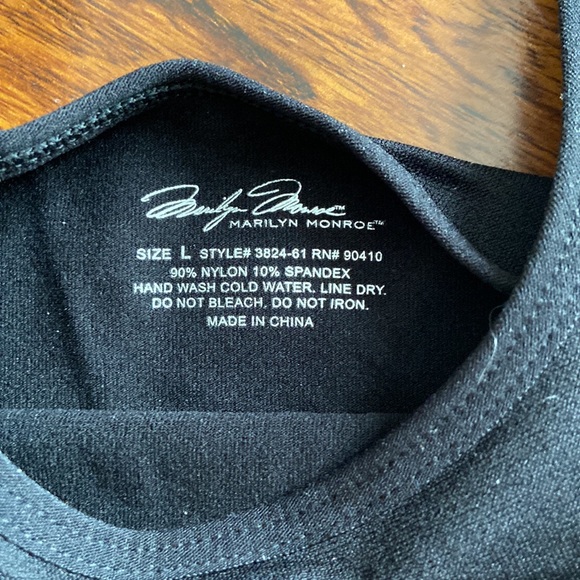 NWOT Set of two beautiful lace trim tank tops in size L - Picture 4 of 5